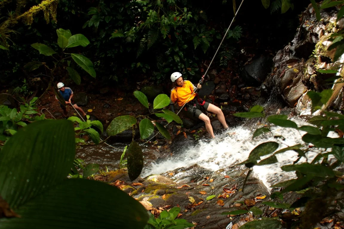 canyoning-canopy-tours-Costa-Rica-explornatura-travel-agency-excursion-costa-rica