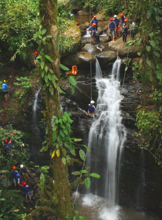 canyoning-canopy-tours-Costa-Rica-explornatura-travel-agency-excursion-costa-rica