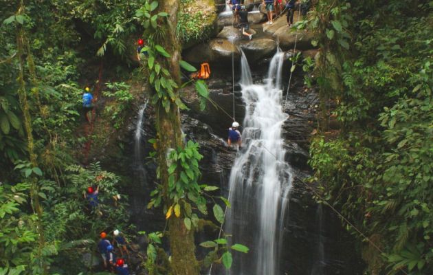 canyoning-canopy-tours-Costa-Rica-explornatura-travel-agency-excursion-costa-rica