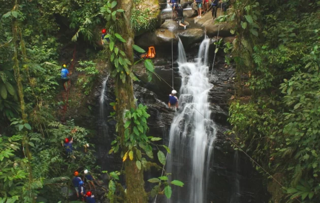 canyoning-canopy-tours-Costa-Rica-explornatura-travel-agency-excursion-costa-rica