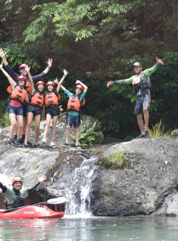 rafting-pacuare-river-tour-costa-rica-explornatura-travel-agency-excursion-costa-rica