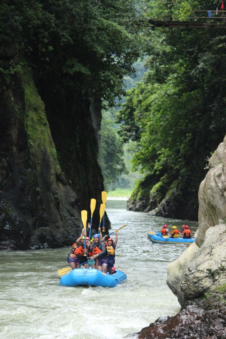 rafting-pacuare-river-tour-costa-rica-explornatura-travel-agency-excursion-costa-rica