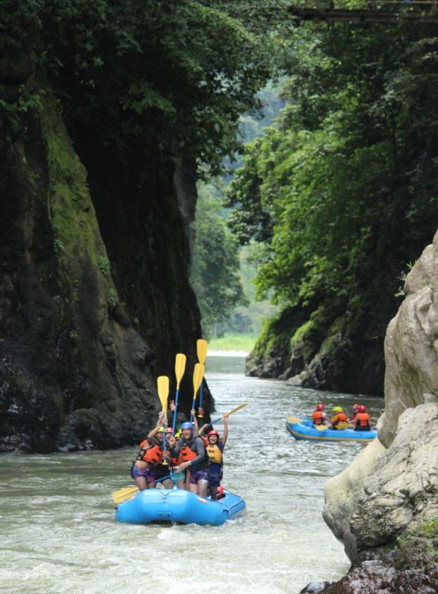 rafting-pacuare-river-tour-costa-rica-explornatura-travel-agency-excursion-costa-rica