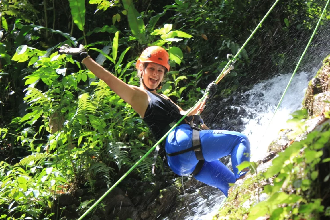 canyoning-canopy-tours-Costa-Rica-explornatura-travel-agency-excursion-costa-rica