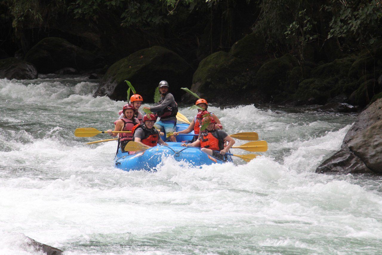 rafting-pacuare-river-tour-costa-rica-explornatura-travel-agency-excursion-costa-rica