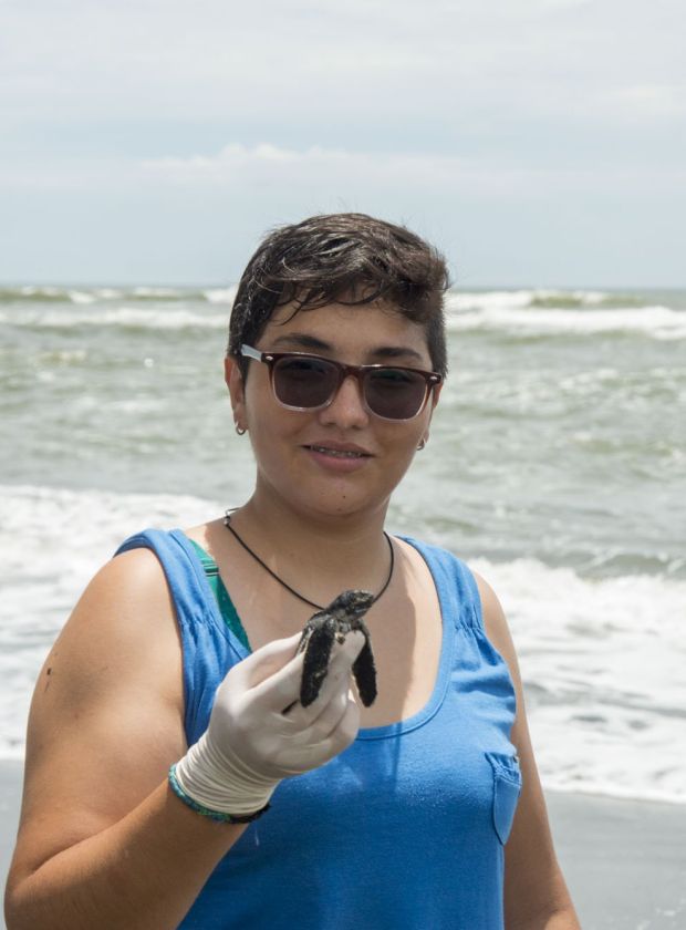 learn-spanish-and-rescue-turtles-in-turrialba-costa-rica-explornatura